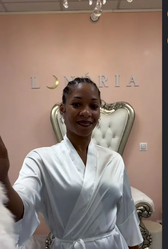 Boutique Lunéria en Guadeloupe, essayage en cours